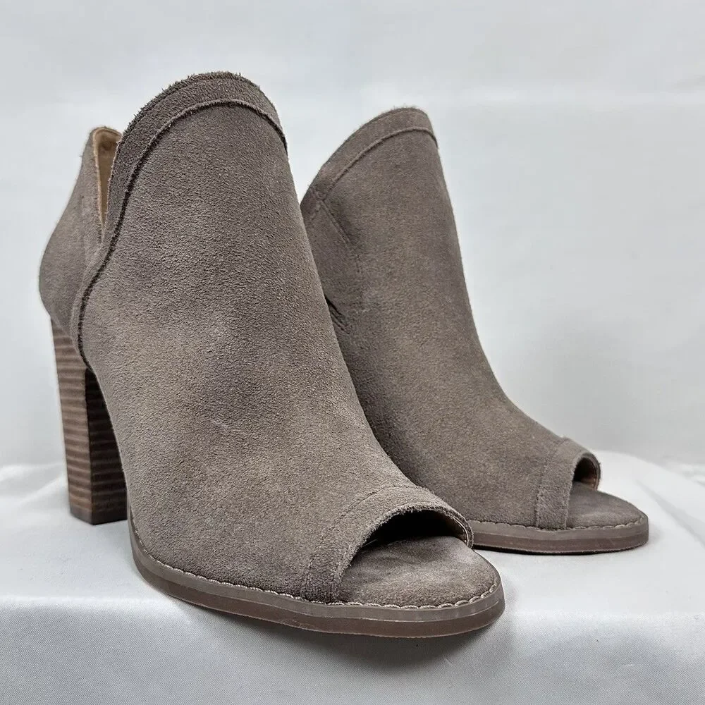Lucky Brand Bootie Peep Toe Size 7/37.5 Laretah Taupe Suede Block High Heel Shoe